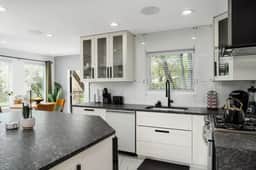 Rockford IL Vacation Rental – Modern 3BR Home with Private Jacuzzi