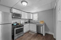 Simple & Affordable Indy Stay | Great Location - Image 3