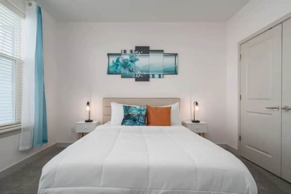 Lovely 2-Bedroom-free parking