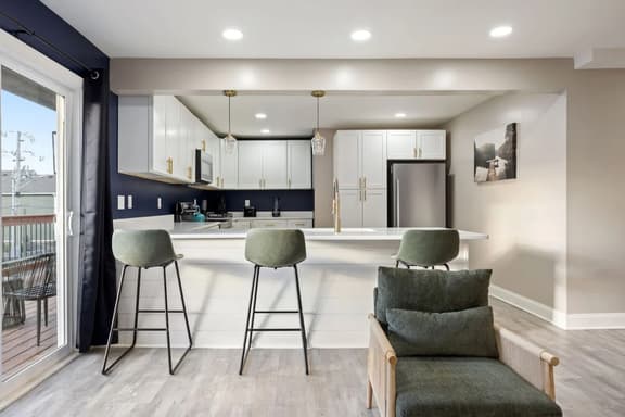 Chic Design and Spacious Layout - Inviting Modern Oasis