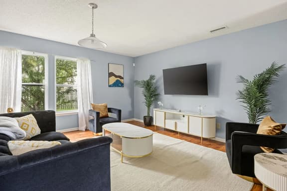 Quiet Avon Retreat – Near Indy, IMS & Airport