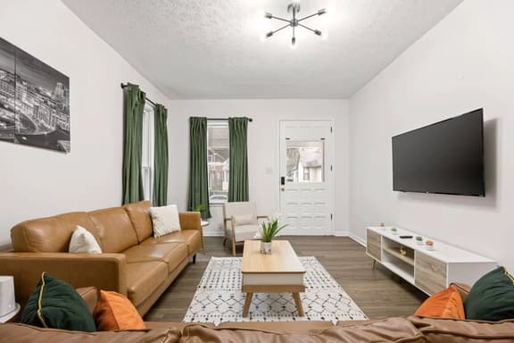Modern & Cozy Indy Stay w/ Free Parking